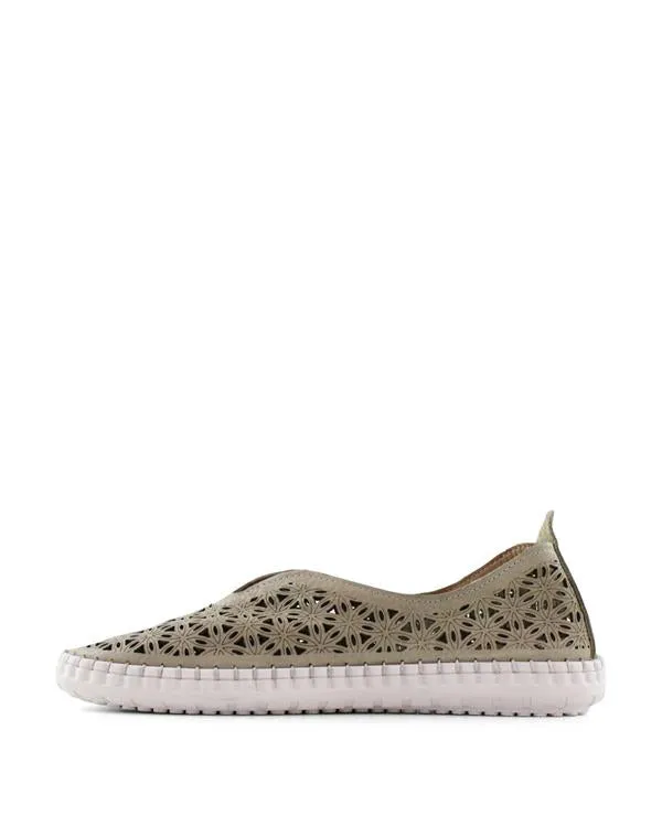 BUENO ZOOM CASUAL SHOE