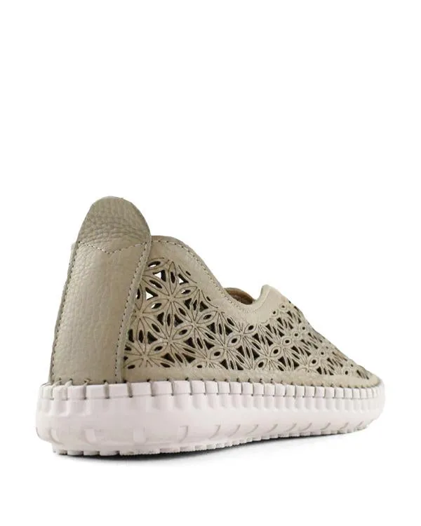 BUENO ZOOM CASUAL SHOE